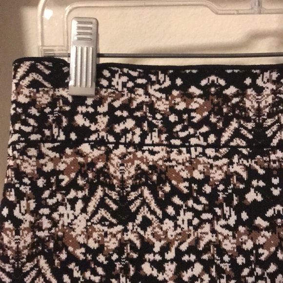 Small BCBG Fitted Skirt - Picture 4 of 5